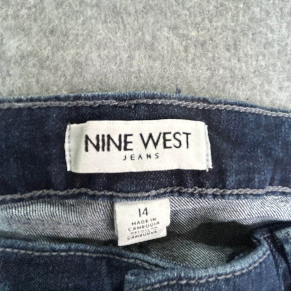Nine West Gramercy Crop Jeans Women's 14 Blue Frayed Cuff Slim Fit - Picture 3 of 4